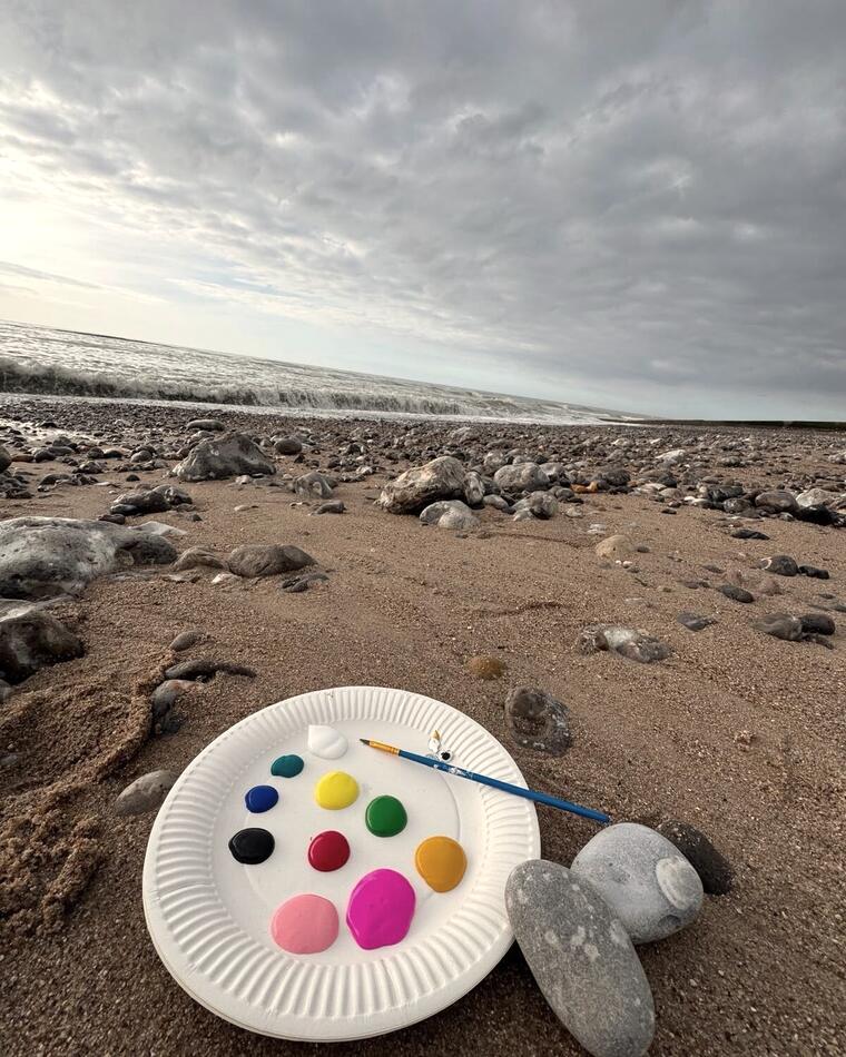 Palette de peinture sur la plage